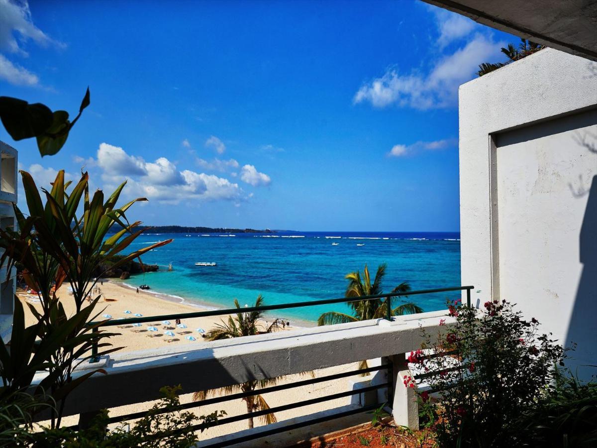 Palace In Moon Beach Onna Exterior photo